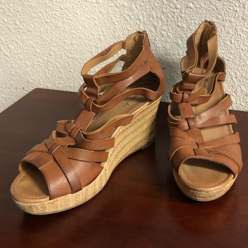 Faux leather strappy platform sandals